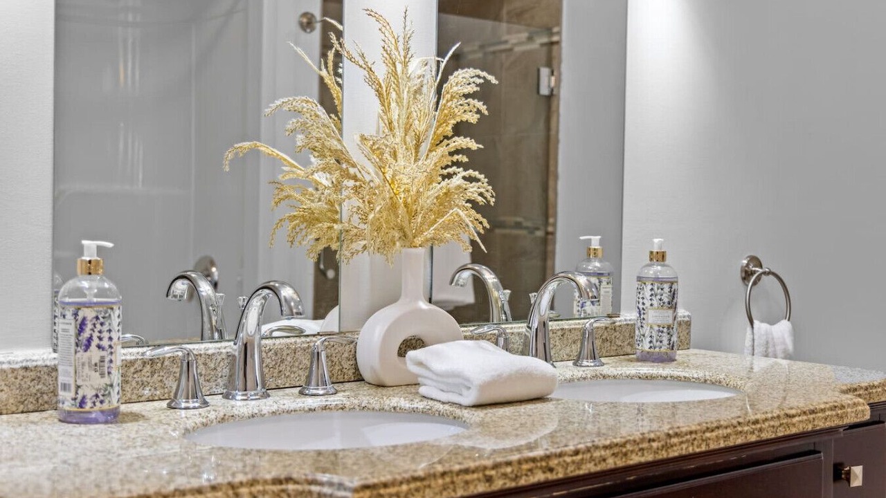 Photo of Bathroom in Queens Square