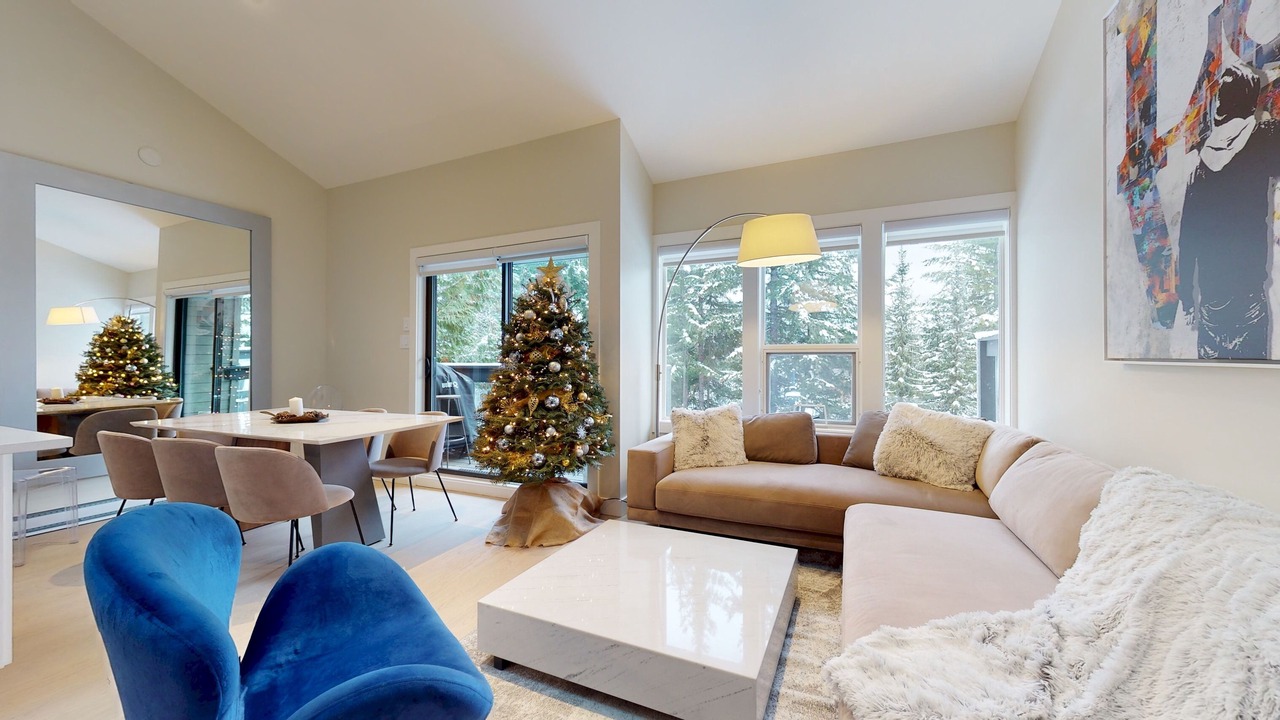 Photo of Livingroom in Whistler Village