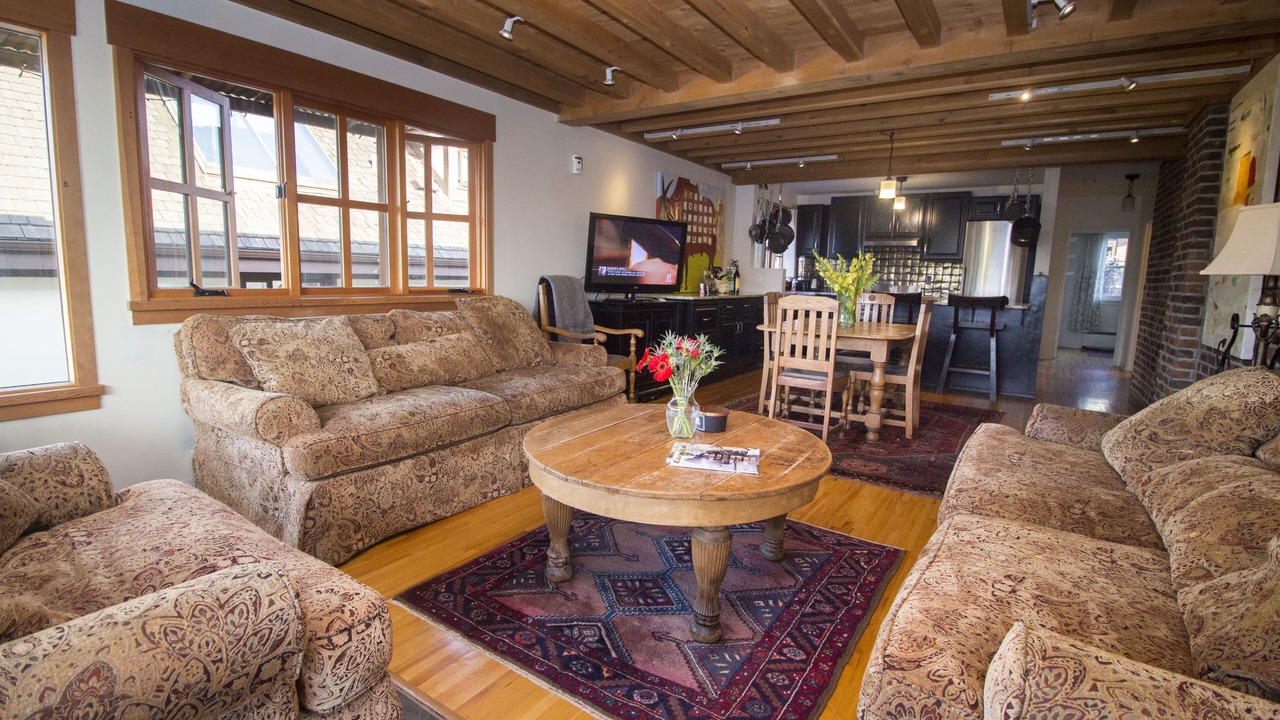 Photo of Livingroom in Kitsilano