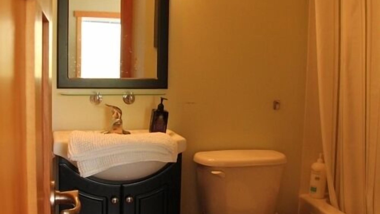 Photo of Bathroom in Golden
