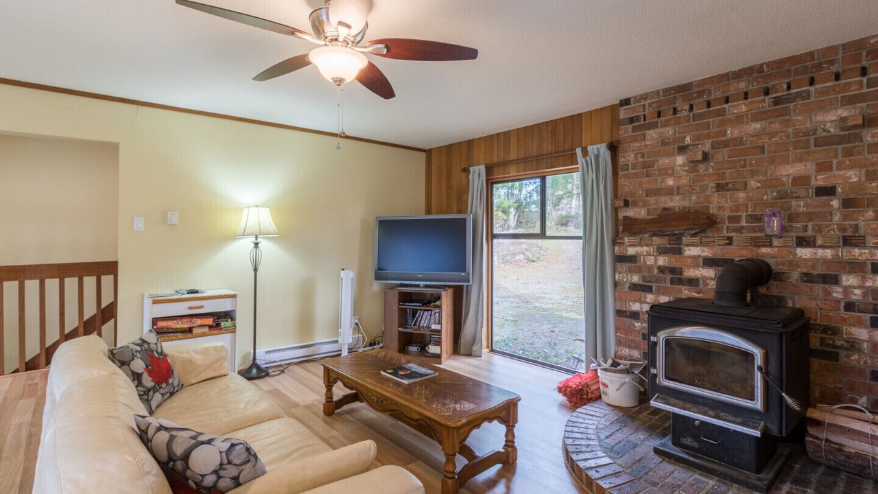 Photo of Livingroom in Fanny Bay