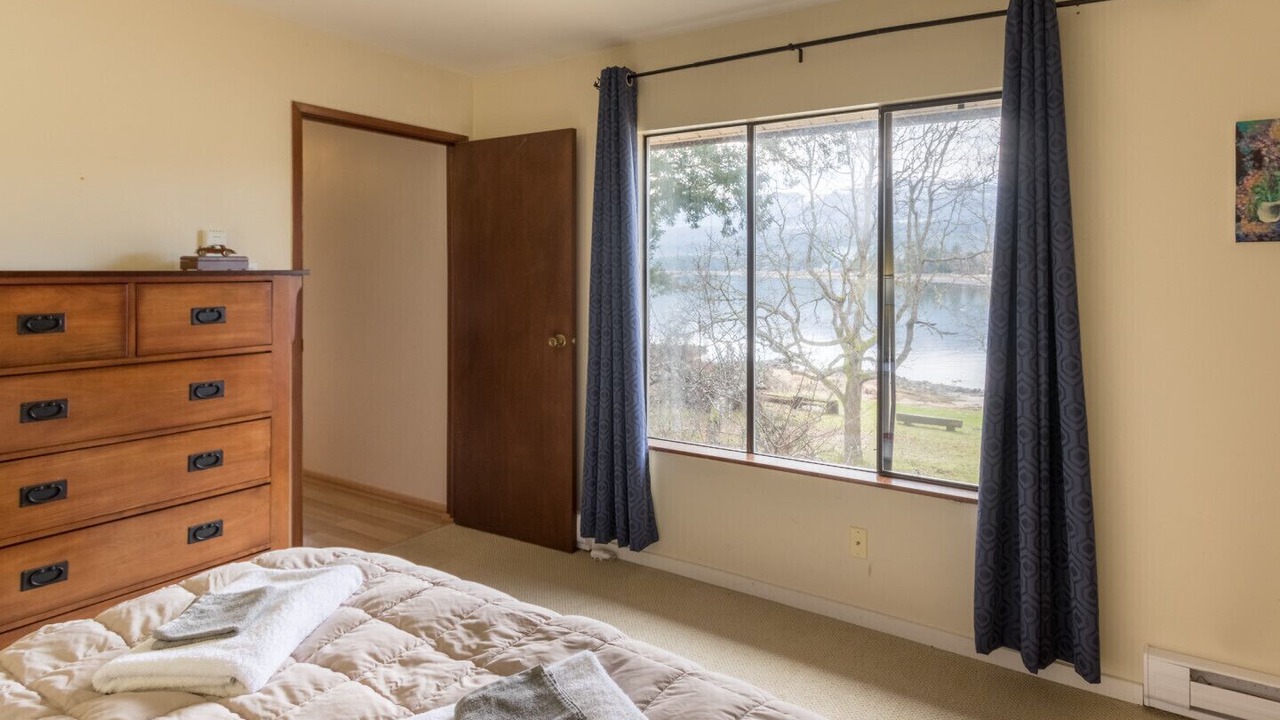 Photo of Bedroom in Fanny Bay