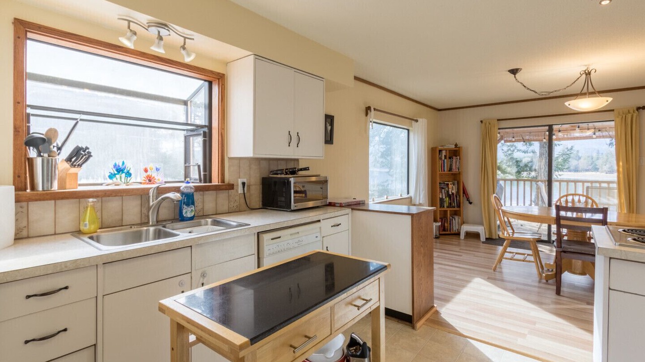 Photo of Kitchen in Fanny Bay