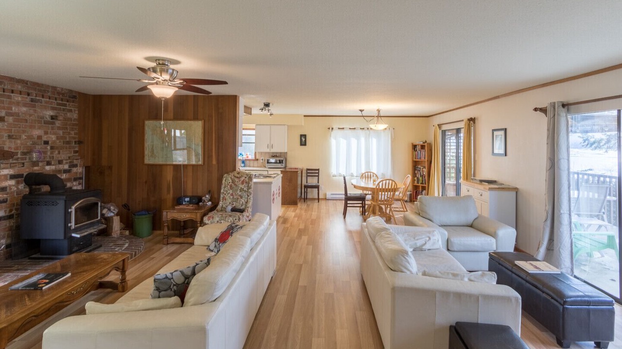 Photo of Livingroom in Fanny Bay