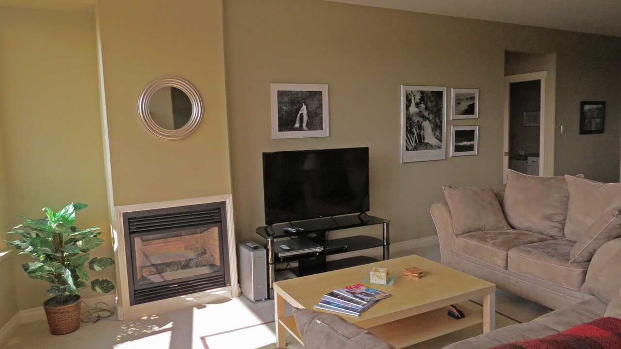 Photo of Livingroom in Colwood