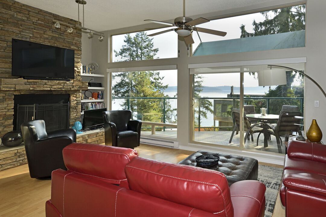Photo of Livingroom in North Oyster