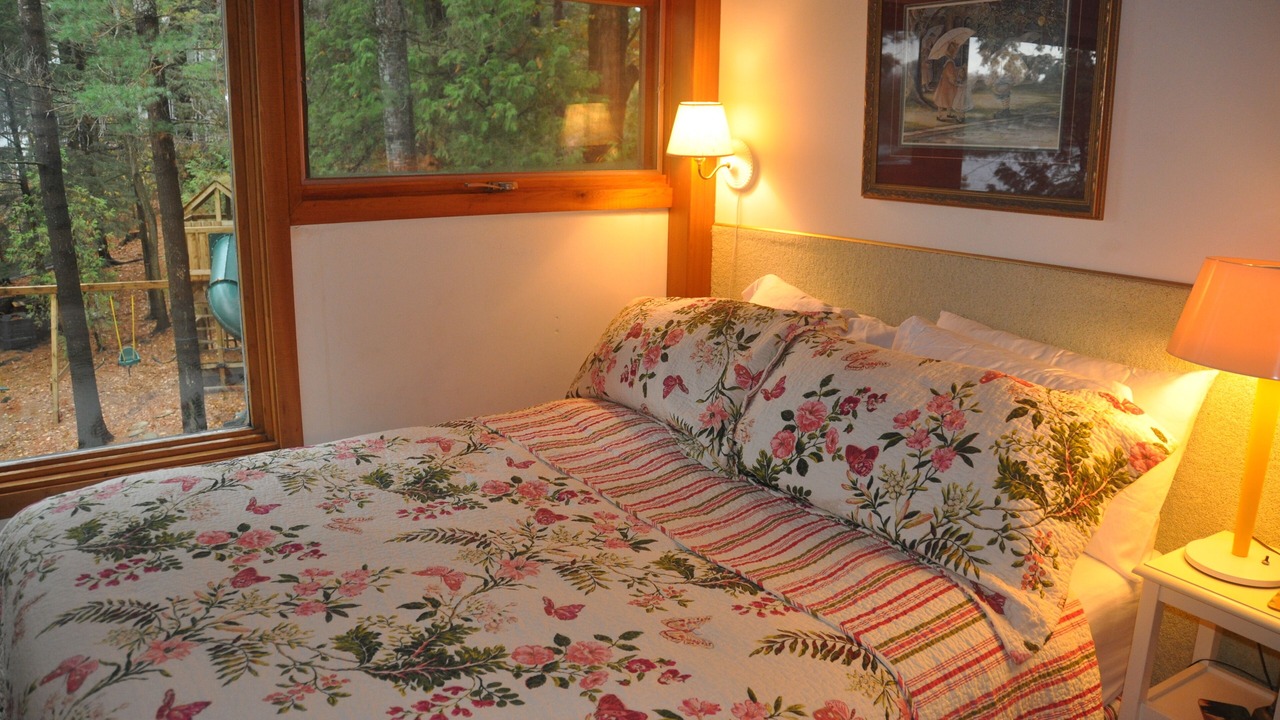 Photo of Bedroom in Gravenhurst