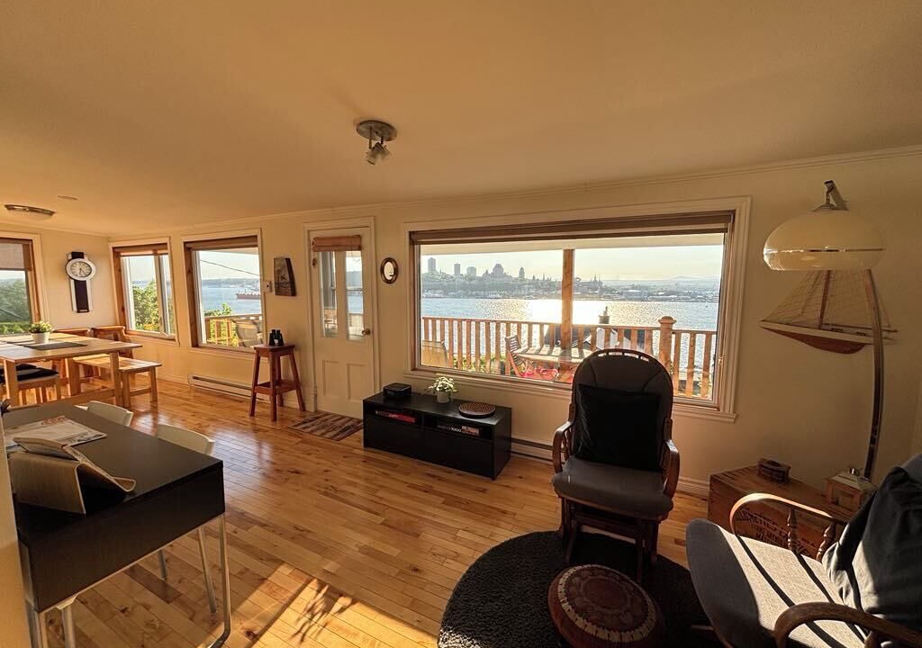Photo of Livingroom in Desjardins