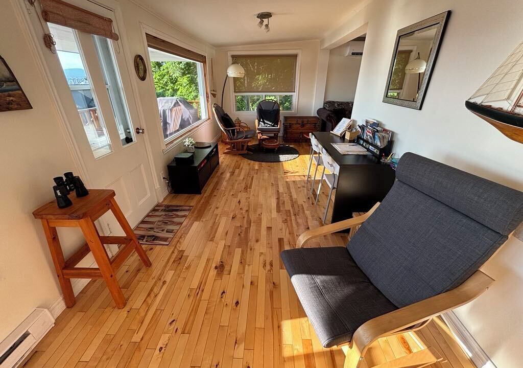 Photo of Livingroom in Desjardins