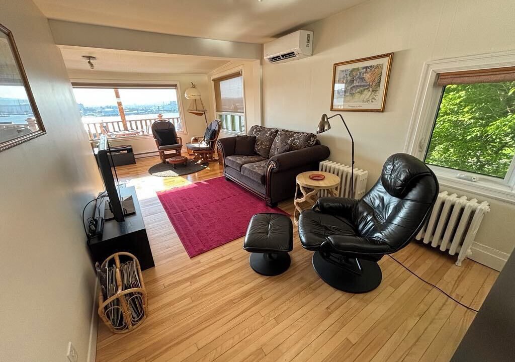 Photo of Livingroom in Desjardins