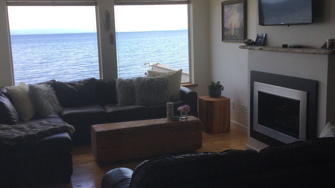 Photo of Livingroom in Campbell River