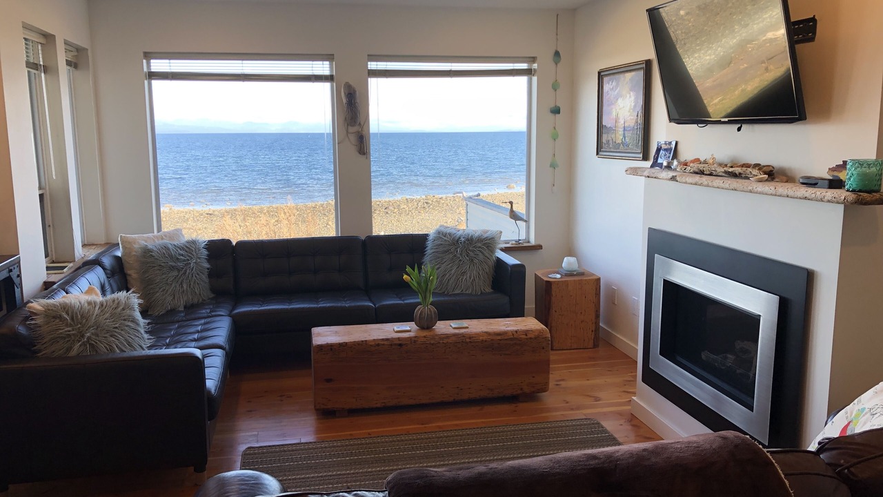 Photo of Livingroom in Campbell River