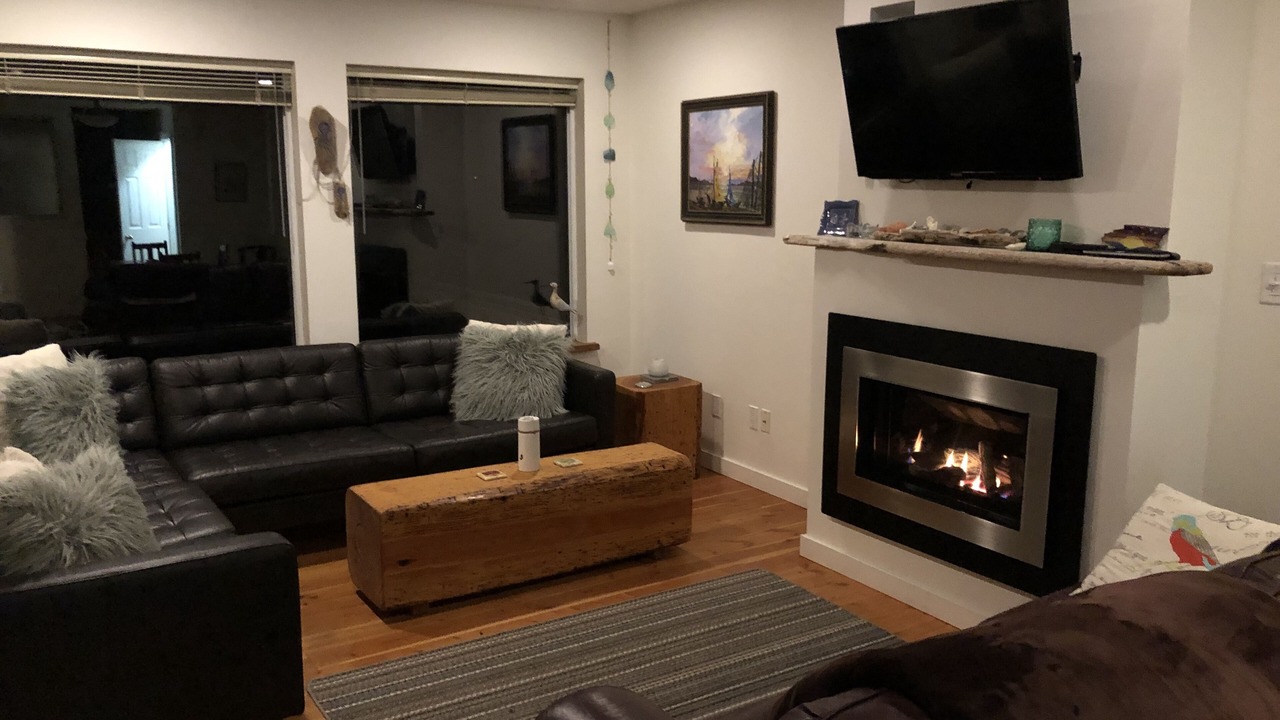 Photo of Livingroom in Campbell River