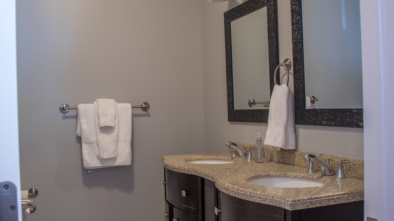 Photo of Bathroom in Queens Square