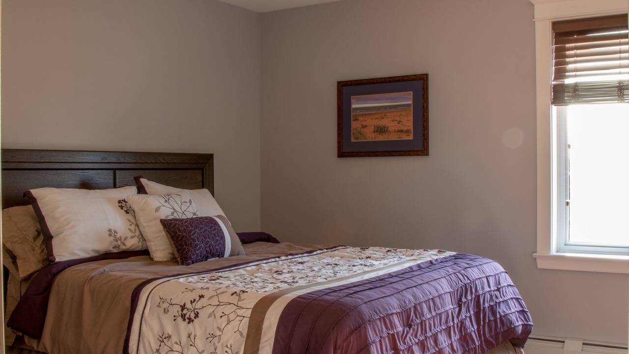 Photo of Bedroom in Queens Square