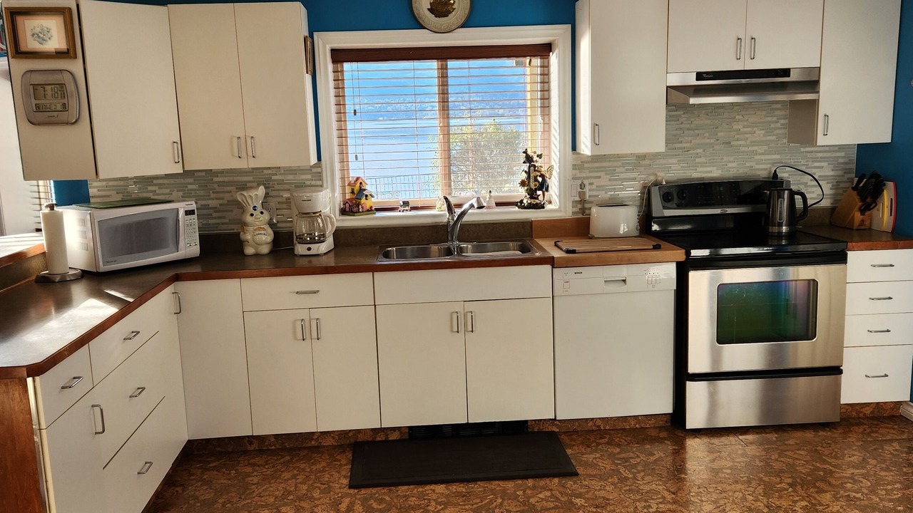 Photo of Kitchen in Okanagan-Similkameen
