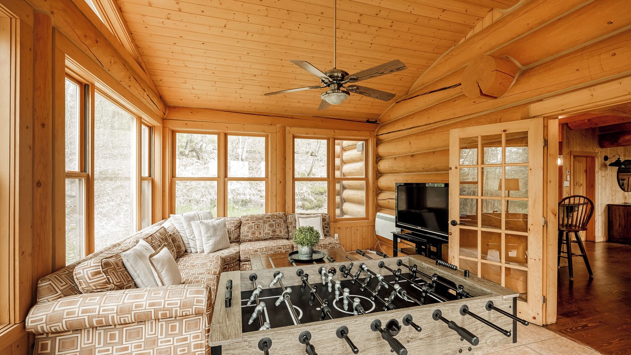 Photo of Livingroom in Fiddler Lake Resort