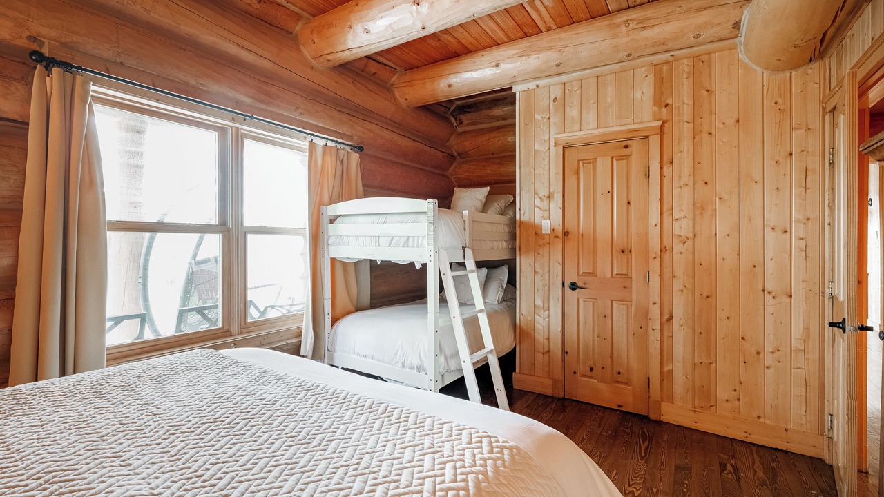 Photo of Bedroom in Fiddler Lake Resort