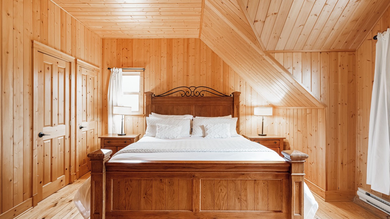 Photo of Bedroom in Fiddler Lake Resort