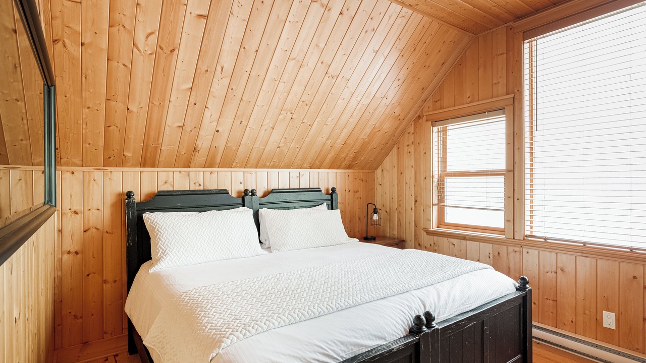 Photo of Bedroom in Fiddler Lake Resort