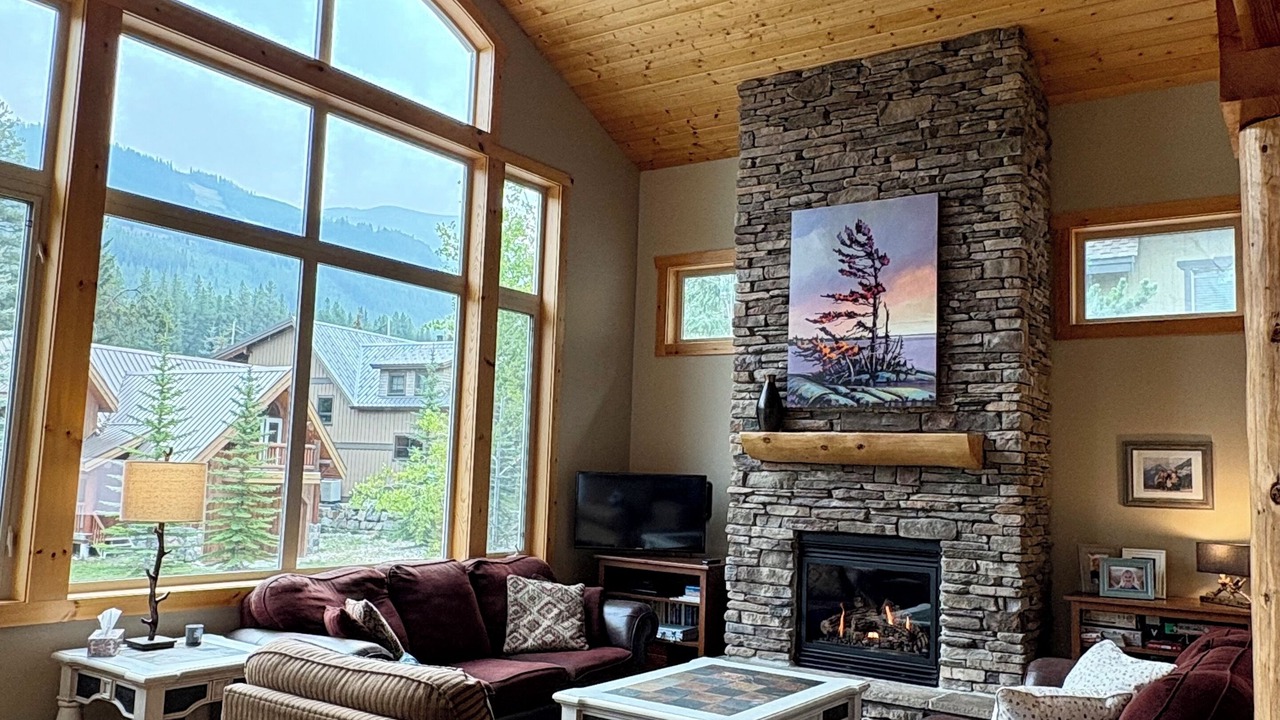Photo of Livingroom in East Kootenay