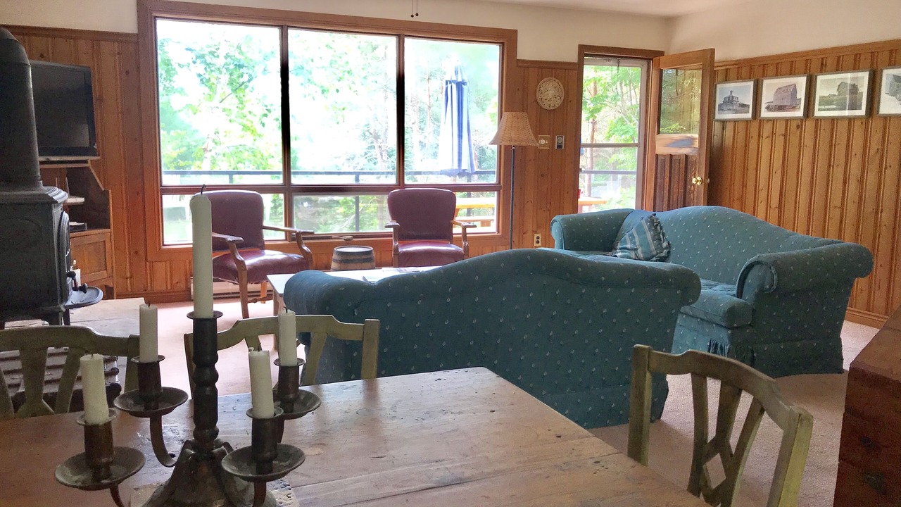 Photo of Livingroom in Muskoka Lakes