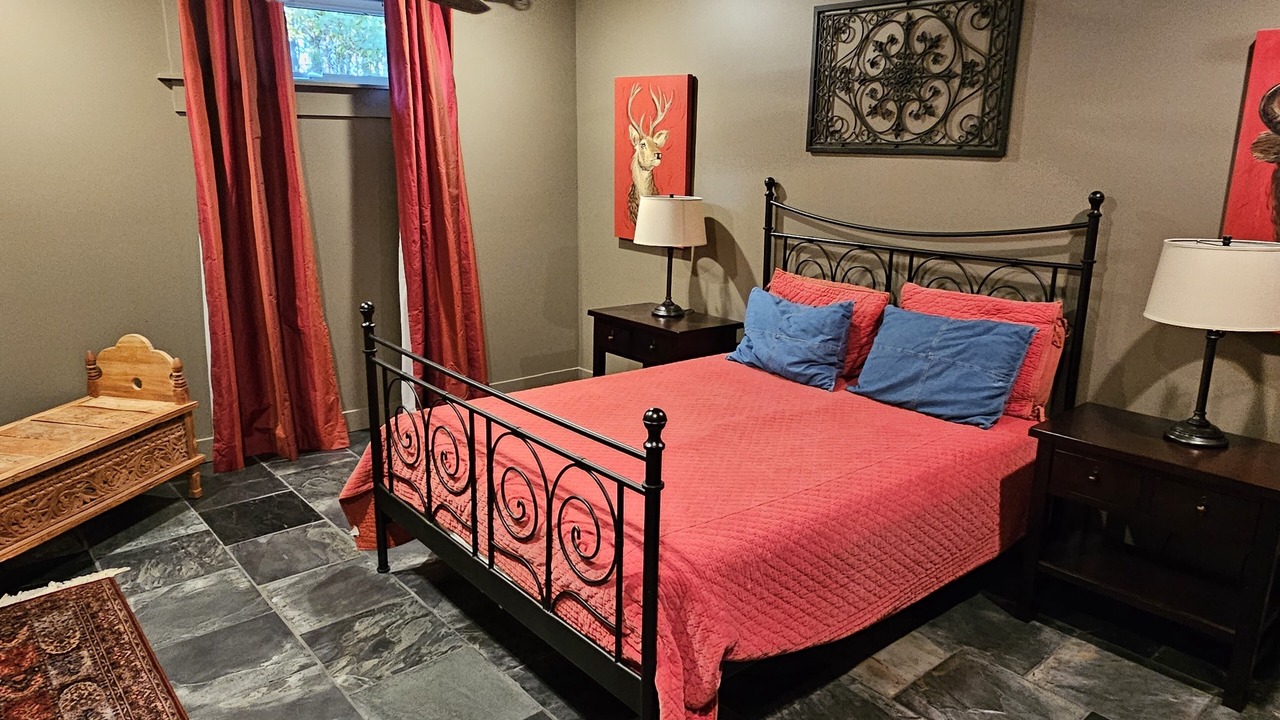 Photo of Bedroom in Parkland Beach