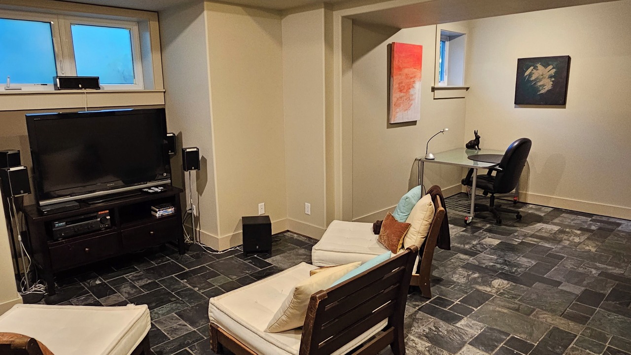 Photo of Livingroom in Parkland Beach