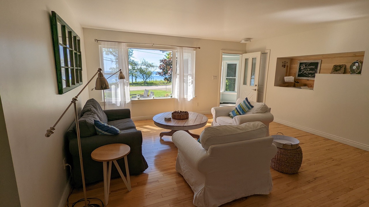 Photo of Livingroom in Thamesville