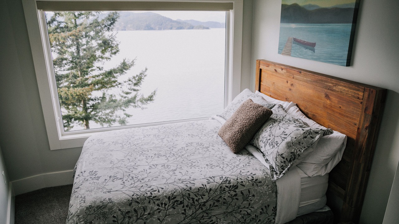 Photo of Bedroom in Harrison Hot Springs