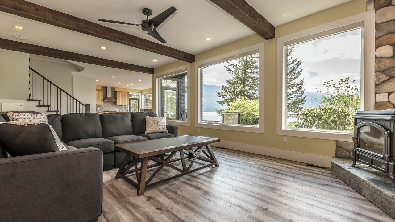 Photo of Livingroom in Harrison Hot Springs