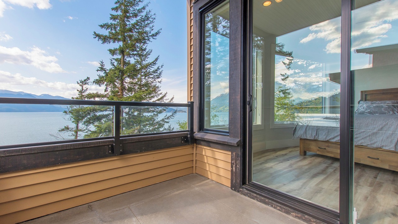 Photo of Bedroom in Harrison Hot Springs