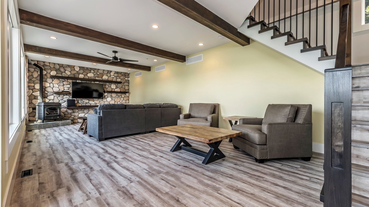Photo of Livingroom in Harrison Hot Springs