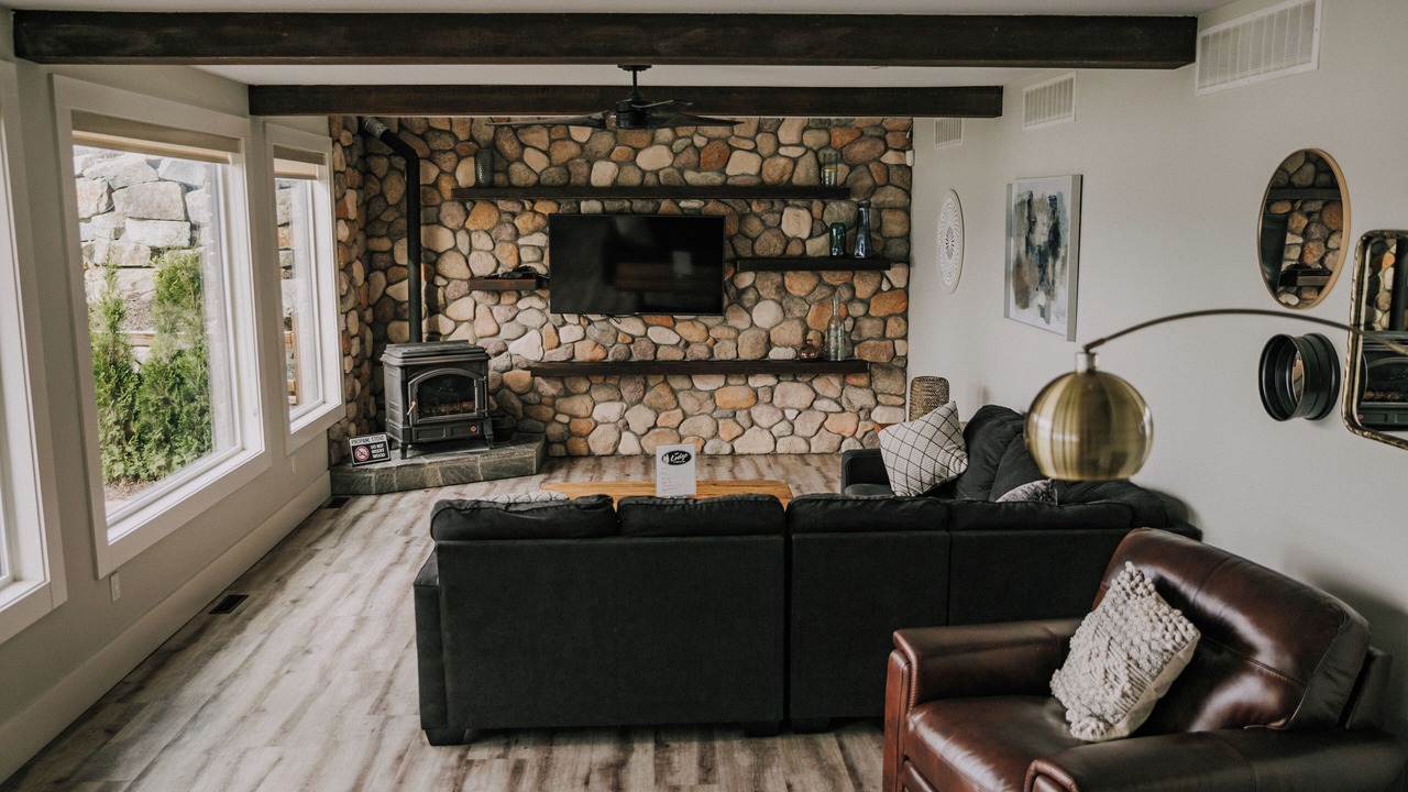 Photo of Livingroom in Harrison Hot Springs