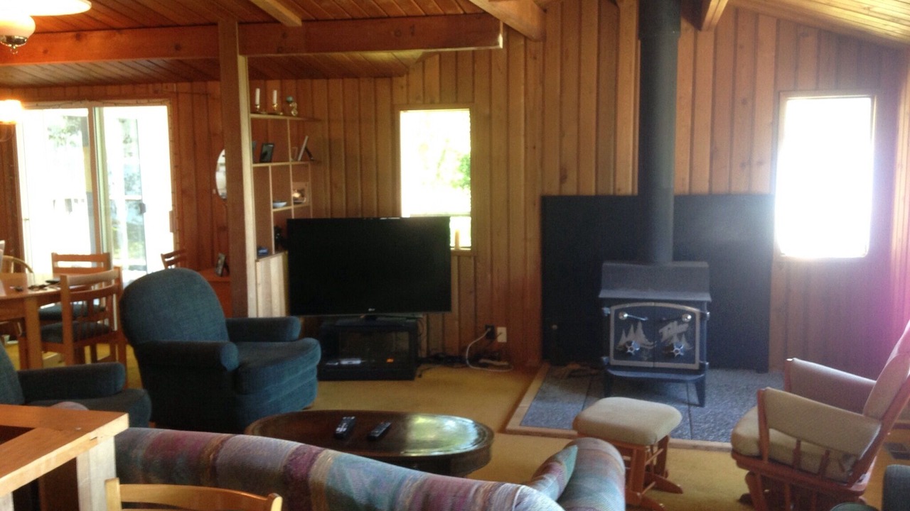 Photo of Livingroom in Pender Island
