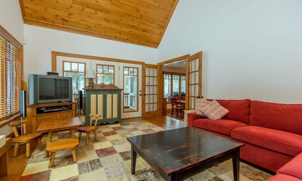 Photo of Bedroom in Muskoka Lakes