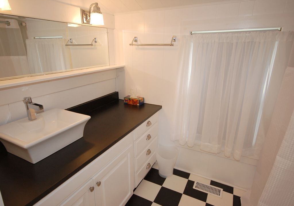 Photo of Bathroom in Fernwood