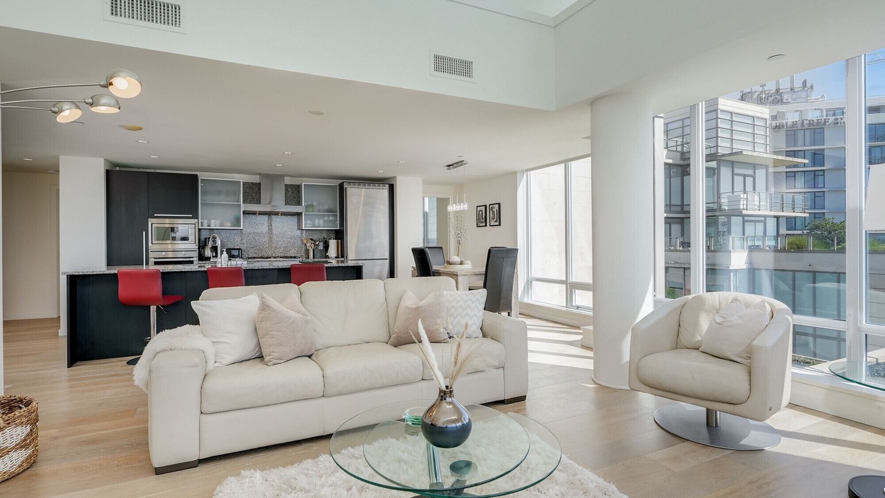 Photo of Livingroom in Downtown Victoria