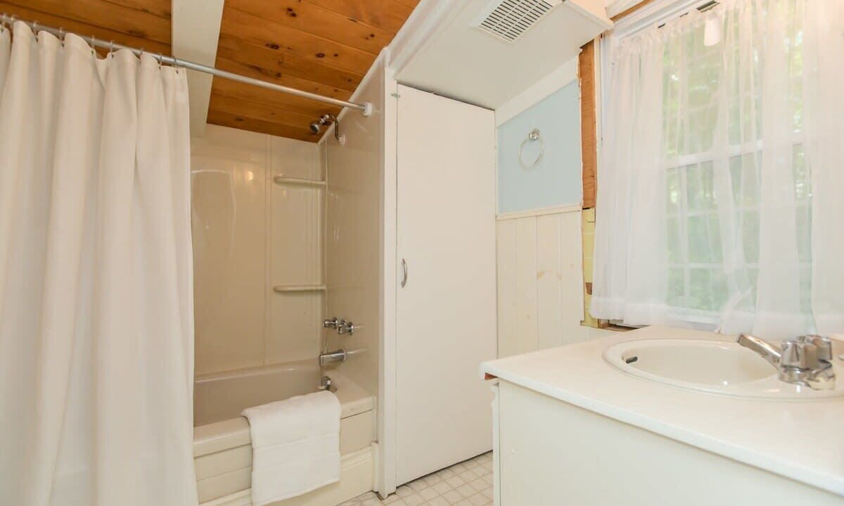 Photo of Bathroom in Port Carling