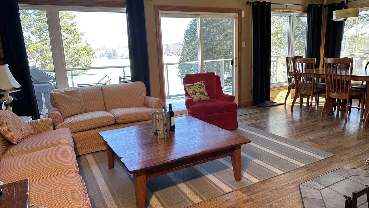 Photo of Livingroom in McMurrich/Monteith