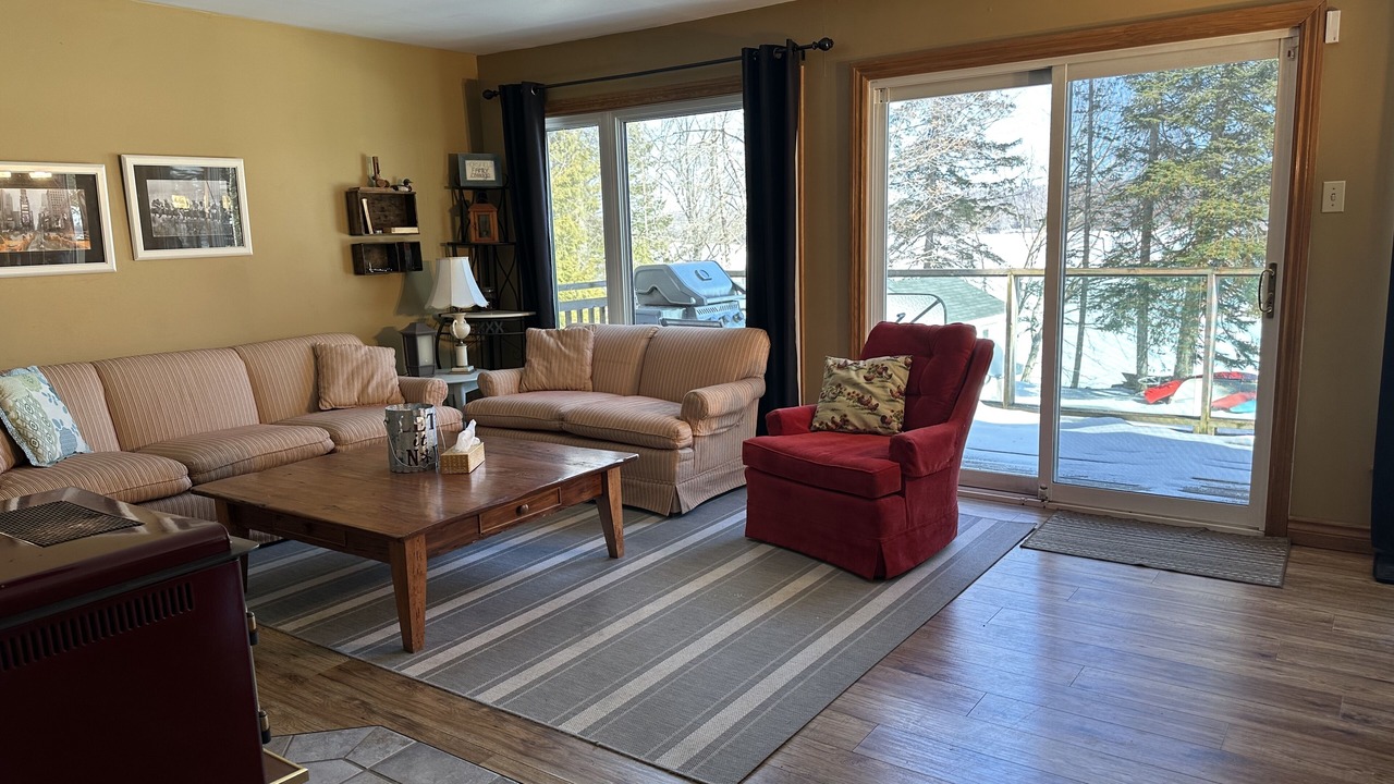 Photo of Livingroom in McMurrich/Monteith