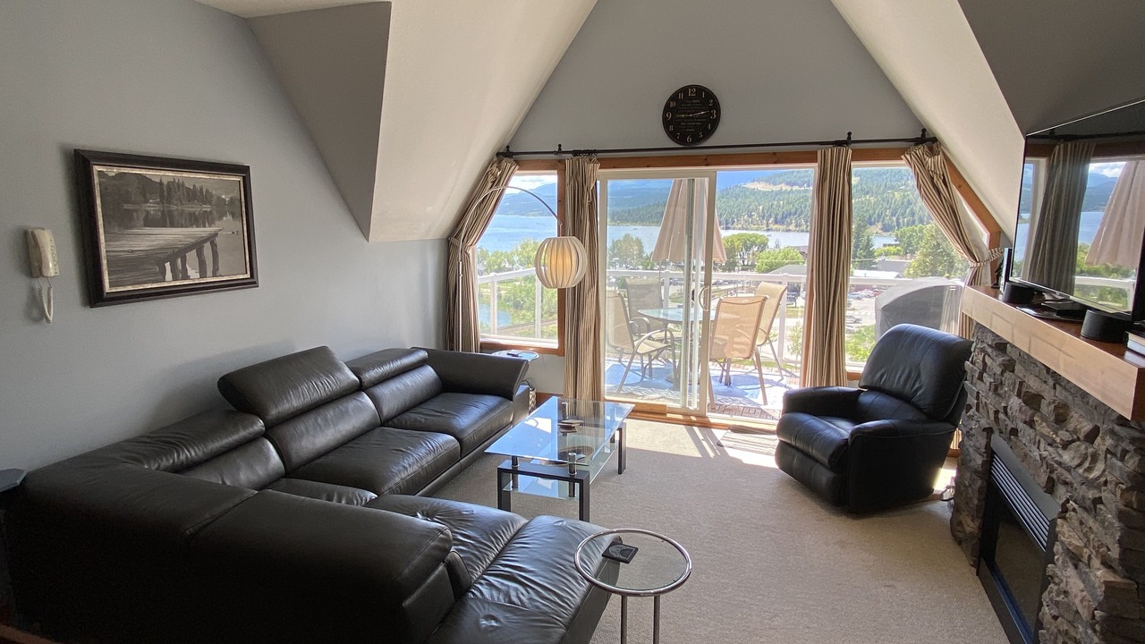 Photo of Livingroom in East Kootenay