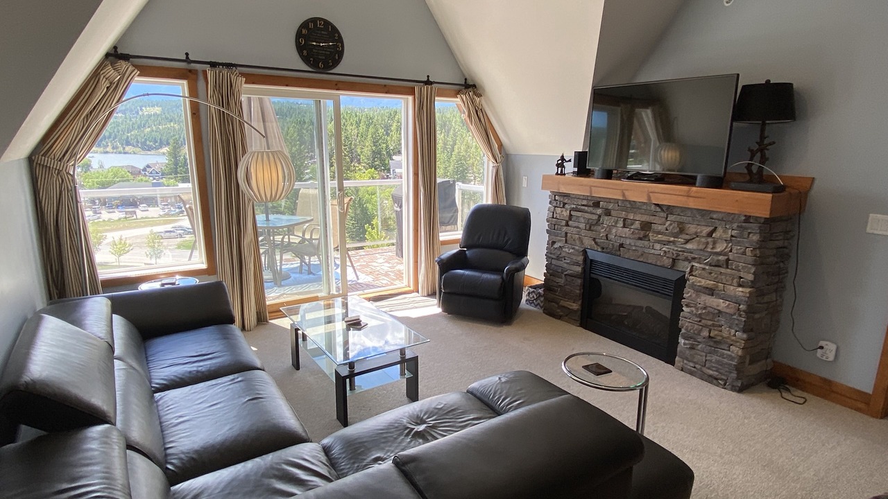 Photo of Livingroom in East Kootenay