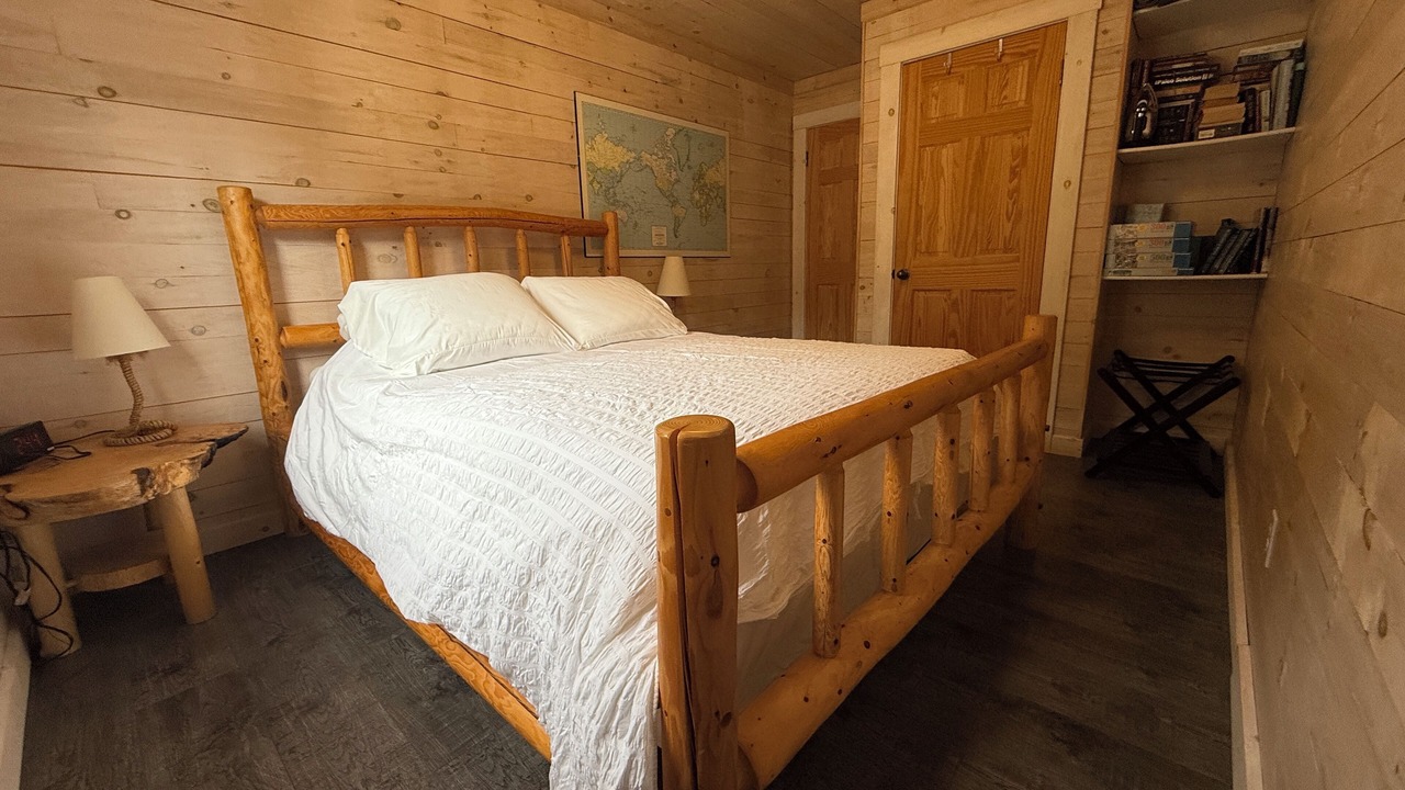 Photo of Bedroom in Clam Bay