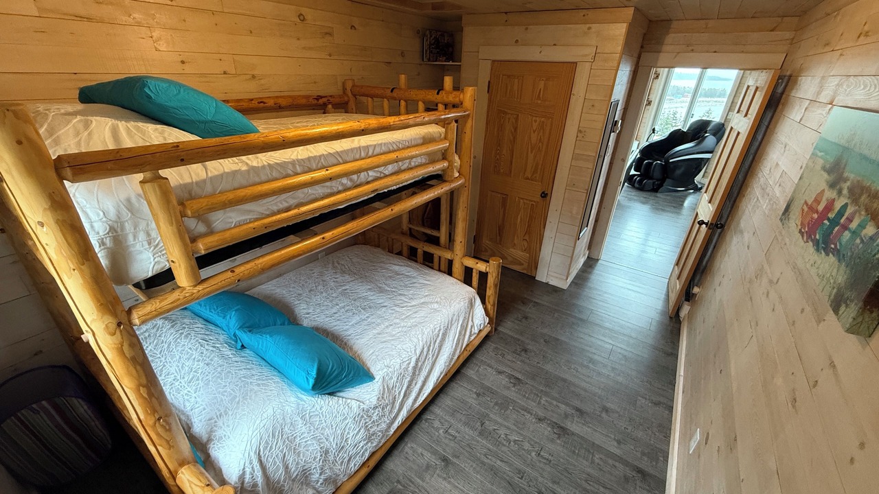 Photo of Bedroom in Clam Bay