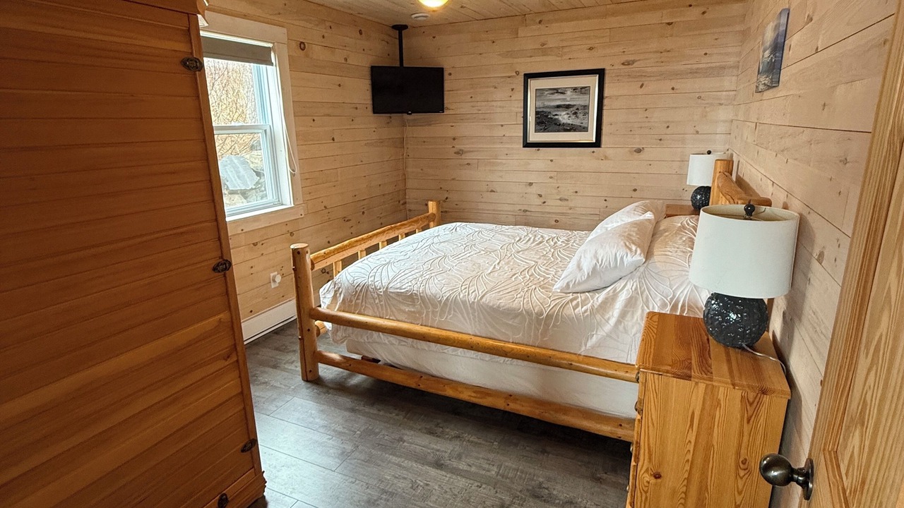 Photo of Bedroom in Clam Bay