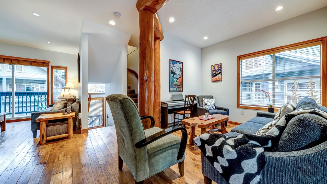 Photo of Livingroom in Upper Village