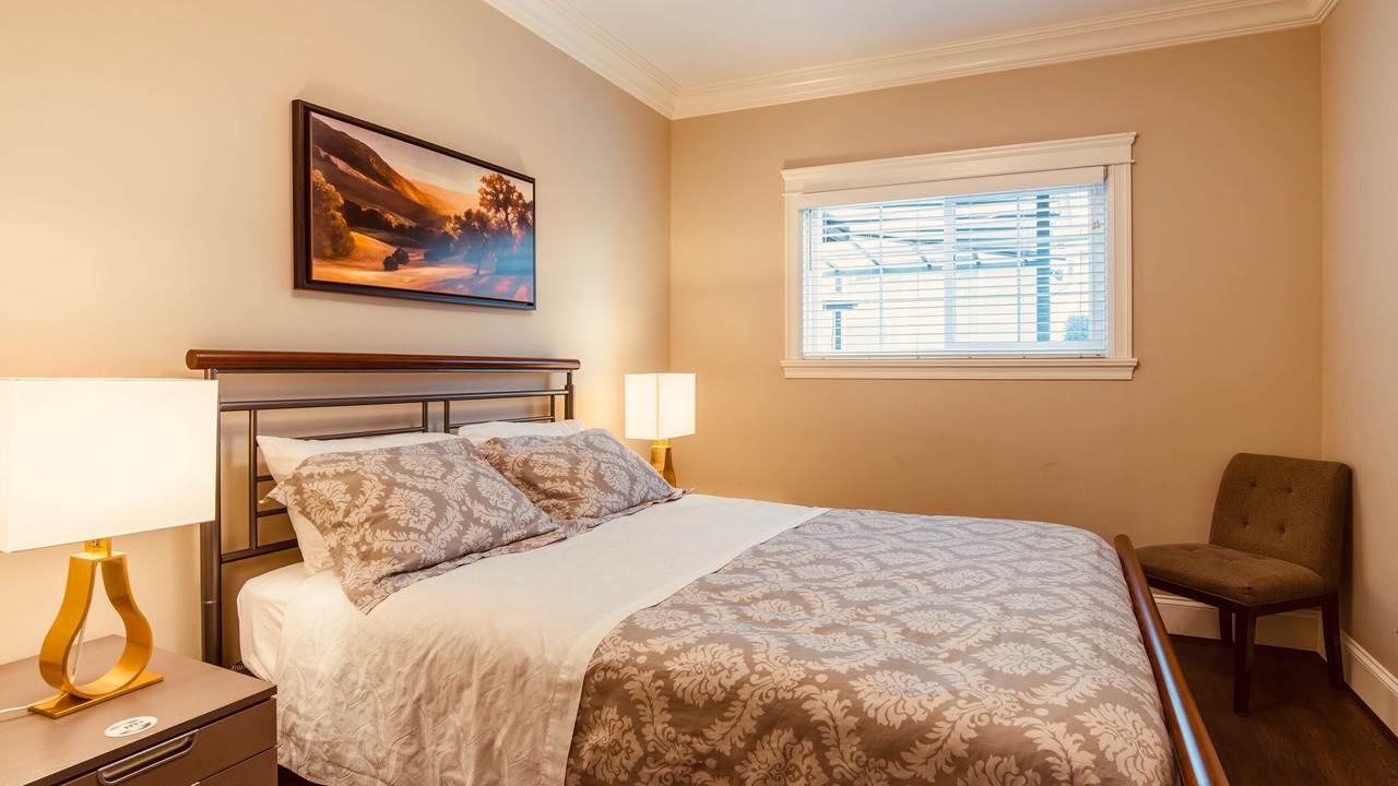 Photo of Bedroom in Oakridge