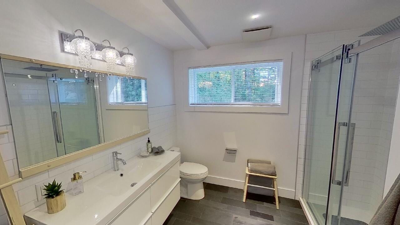 Photo of Bathroom in Mille-Isles