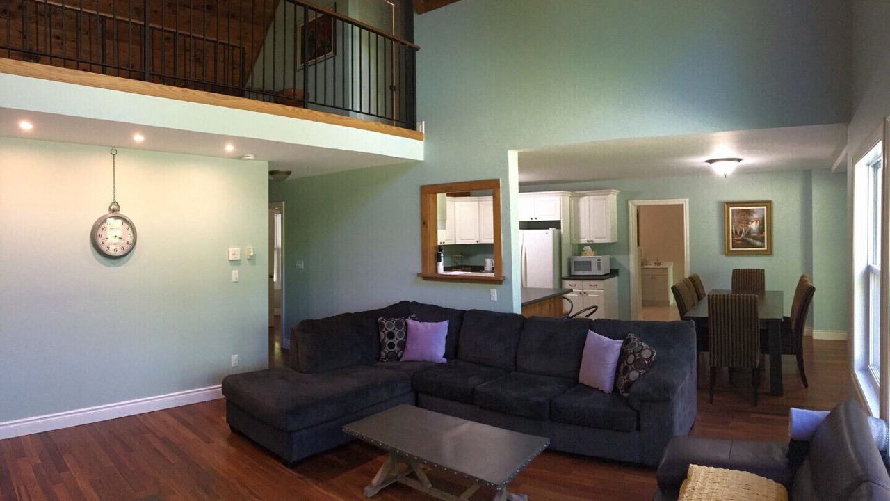 Photo of Livingroom in Muskoka Lakes